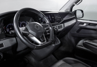Подержанный автомобиль Volkswagen Multivan 2020 года (12 фото)