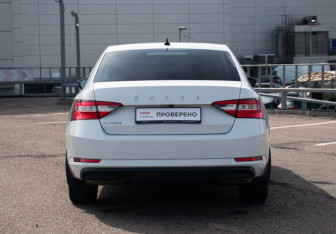 Подержанный автомобиль Skoda Superb Liftback 2021 года (6 фото)