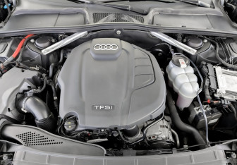 Подержанный автомобиль Audi A4 Sedan 2021 года (9 фото)
