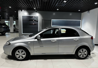 Подержанный автомобиль Chevrolet Lacetti Hatchback 2012 года (2 фото)