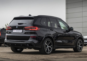 Подержанный автомобиль BMW X5 2020 года (7 фото)