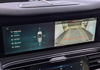 Подержанный автомобиль Hongqi E-HS9 2023 года (27 фото)