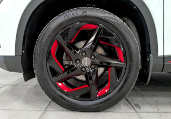Подержанный автомобиль Omoda C5 2023 года (18 фото)