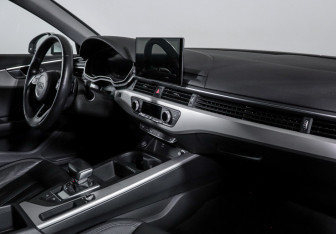 Подержанный автомобиль Audi A4 Sedan 2020 года (16 фото)