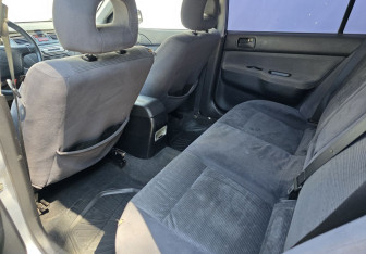 Подержанный автомобиль Mitsubishi Lancer Wagon 2005 года (10 фото)