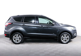 Подержанный автомобиль Ford Kuga 2017 года (4 фото)
