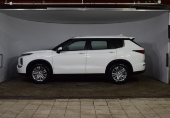 Новый Mitsubishi Outlander 2023 (8 фото)