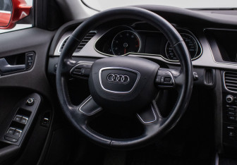Подержанный автомобиль Audi A4 Sedan 2013 года (15 фото)