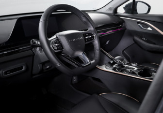 Подержанный автомобиль Omoda C5 2023 года (14 фото)
