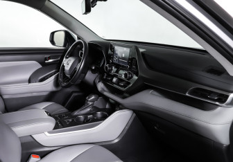 Подержанный автомобиль Toyota Highlander 2021 года (11 фото)