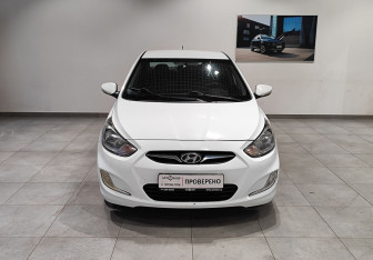 Подержанный автомобиль Hyundai Solaris Sedan 2012 года (2 фото)