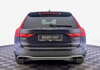 Подержанный автомобиль Volvo V90 2019 года (6 фото)