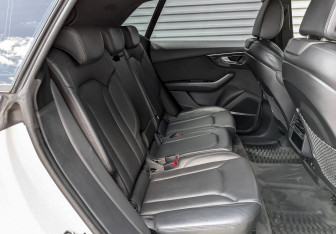 Подержанный автомобиль Audi Q8 2019 года (12 фото)