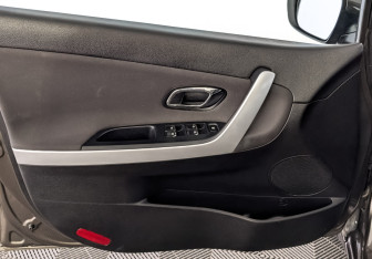 Подержанный автомобиль Kia Ceed Hatchback 2017 года (19 фото)