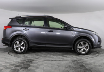 Подержанный автомобиль Toyota RAV4 2015 года (4 фото)