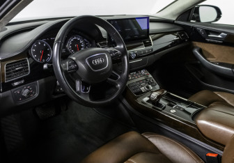 Подержанный автомобиль Audi A8 2014 года (11 фото)