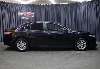 Подержанный автомобиль Toyota Camry Sedan 2018 года (4 фото)