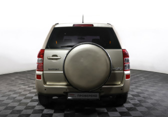 Подержанный автомобиль Suzuki Grand Vitara 2010 года (6 фото)