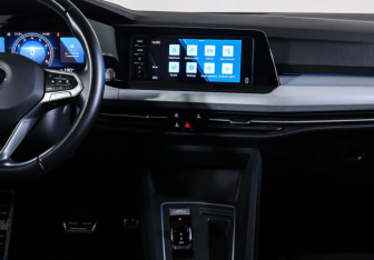 Подержанный автомобиль Volkswagen Golf Hatchback 2020 года (14 фото)