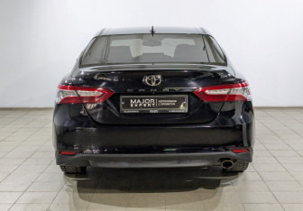 Подержанный автомобиль Toyota Camry Sedan 2020 года (16 фото)
