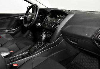 Подержанный автомобиль Ford Focus Hatchback 2015 года (10 фото)