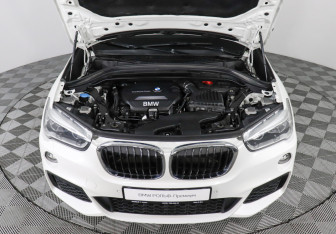 Подержанный автомобиль BMW X1 2018 года (10 фото)
