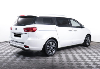 Подержанный автомобиль Kia Carnival 2018 года (5 фото)