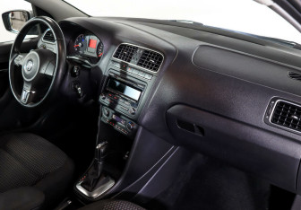 Подержанный автомобиль Volkswagen Polo Sedan 2012 года (5 фото)