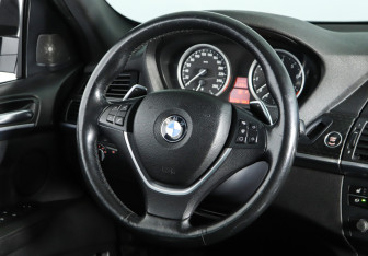 Подержанный автомобиль BMW X6 2013 года (17 фото)