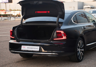 Подержанный автомобиль Volvo S90 2021 года (14 фото)