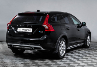 Подержанный автомобиль Volvo V60 Cross Country 2015 года (5 фото)