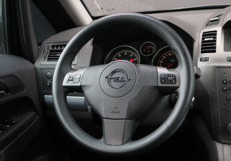 Подержанный автомобиль Opel Zafira Compactvan 2006 года (11 фото)
