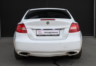 Подержанный автомобиль Suzuki Kizashi 2011 года (5 фото)