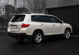 Подержанный автомобиль Toyota Highlander 2011 года (5 фото)