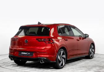 Подержанный автомобиль Volkswagen Golf GTI Hatchback 2021 года (5 фото)