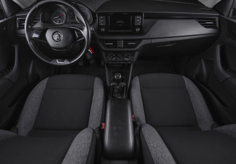 Подержанный автомобиль Skoda Rapid Liftback 2021 года (12 фото)