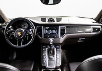 Подержанный автомобиль Porsche Macan 2015 года (11 фото)