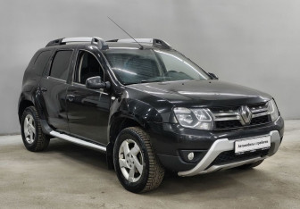 Подержанный автомобиль Renault Duster 2017 года (3 фото)