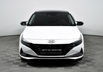 Подержанный автомобиль Hyundai Elantra Sedan 2020 года (2 фото)