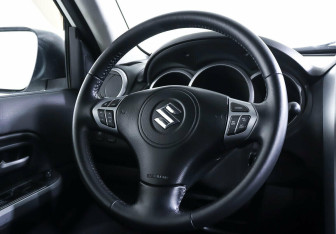 Подержанный автомобиль Suzuki Grand Vitara 2014 года (12 фото)