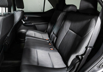 Подержанный автомобиль Toyota Fortuner 2020 года (6 фото)