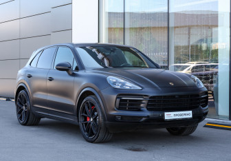 Подержанный автомобиль Porsche Cayenne 2020 года (3 фото)