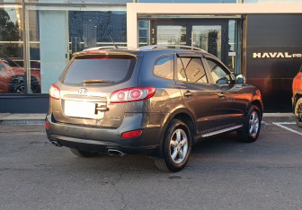 Подержанный автомобиль Hyundai Santa Fe 2010 года (5 фото)