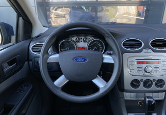 Подержанный автомобиль Ford Focus Hatchback 2009 года (12 фото)