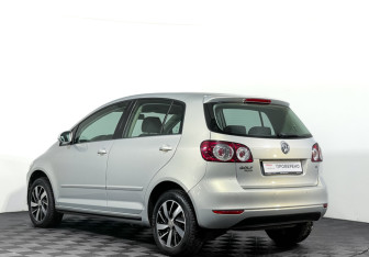 Подержанный автомобиль Volkswagen Golf Plus 2010 года (7 фото)