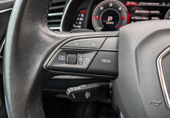 Подержанный автомобиль Audi Q8 2021 года (27 фото)