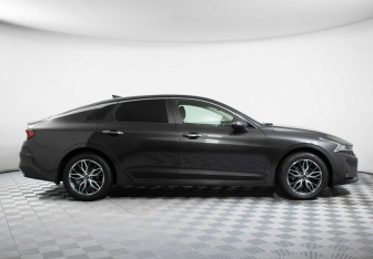 Подержанный автомобиль Kia K5 2020 года (4 фото)