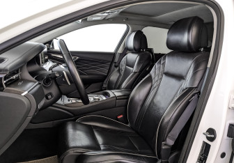 Подержанный автомобиль Kia K900 2019 года (20 фото)