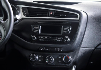 Подержанный автомобиль Kia Ceed Wagon 2017 года (14 фото)