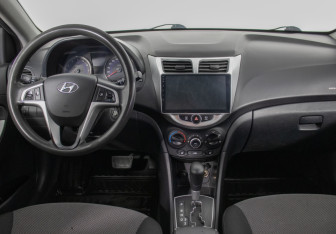 Подержанный автомобиль Hyundai Solaris Hatchback 2012 года (13 фото)